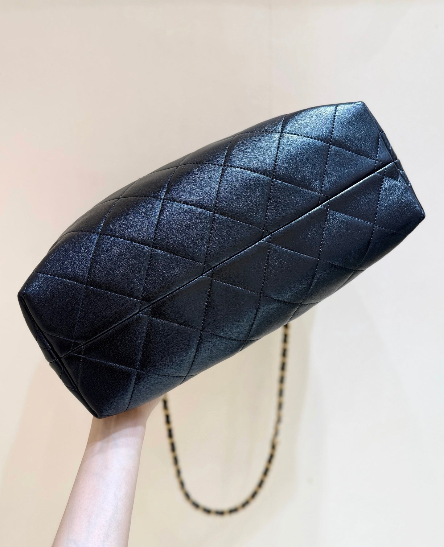 CHANEL 25S LARGE HOBO BAG 36 IN SUEDE COMBINED WITH LAMBSKIN GOLD HARDWARE