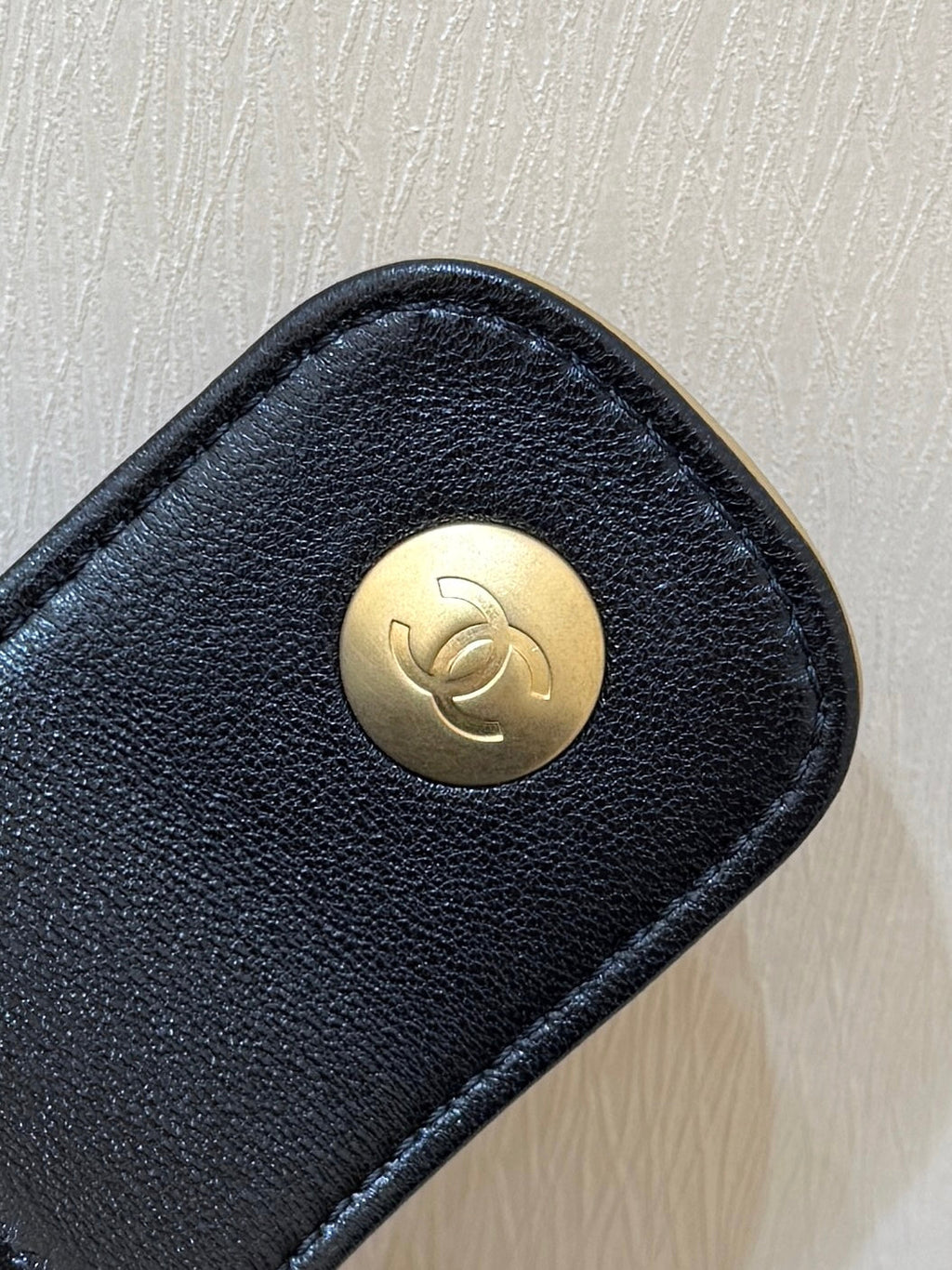 CHANEL 25S LARGE HOBO BAG 36 IN SUEDE COMBINED WITH LAMBSKIN GOLD HARDWARE