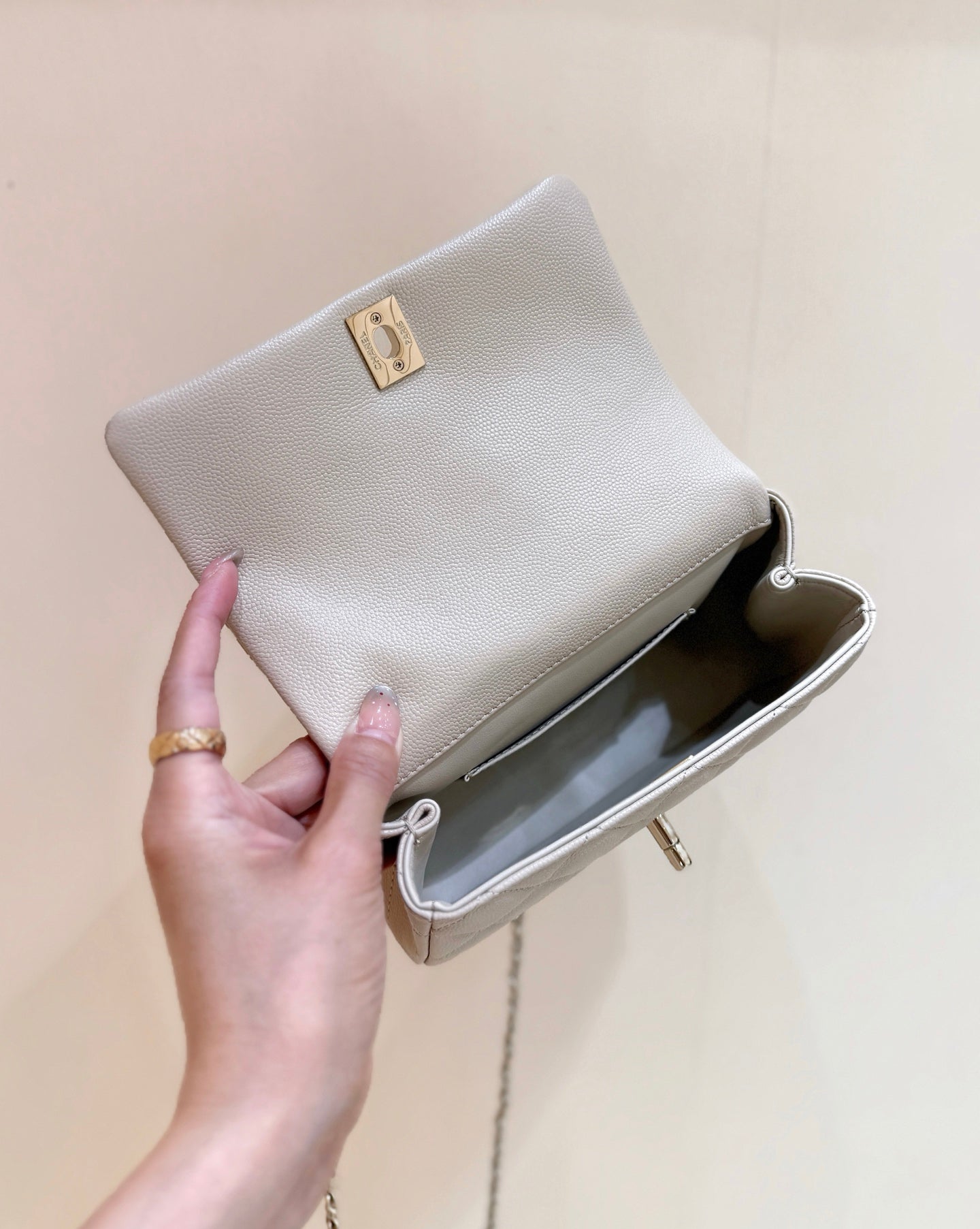 CHANEL 25S COCO CRUSH HANDLE 18 IN NUDE CALFSKIN GOLD HARDWARE