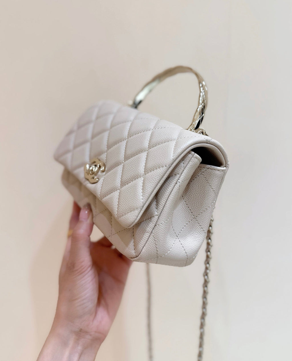 CHANEL 25S COCO CRUSH HANDLE 18 IN NUDE CALFSKIN GOLD HARDWARE