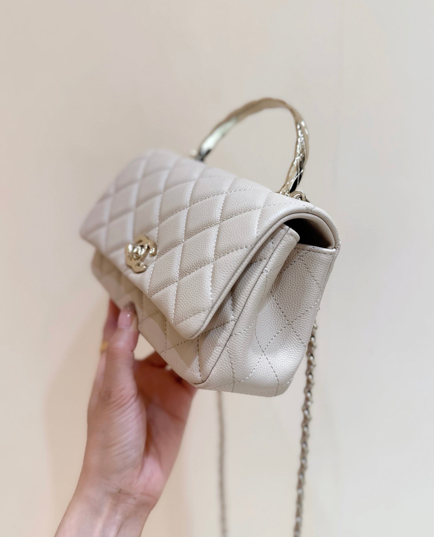 CHANEL 25S COCO CRUSH HANDLE 18 IN NUDE CALFSKIN GOLD HARDWARE