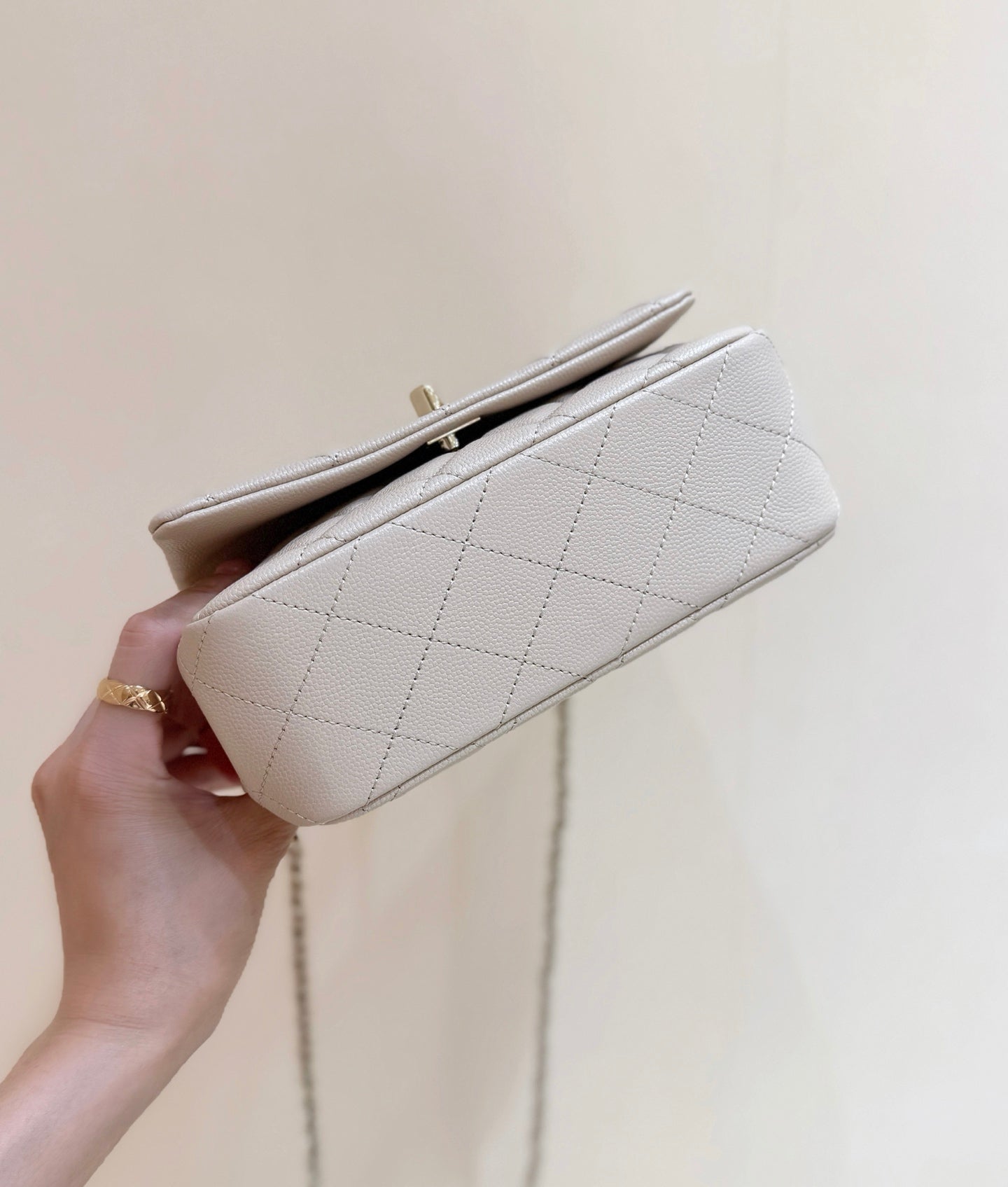 CHANEL 25S COCO CRUSH HANDLE 18 IN NUDE CALFSKIN GOLD HARDWARE