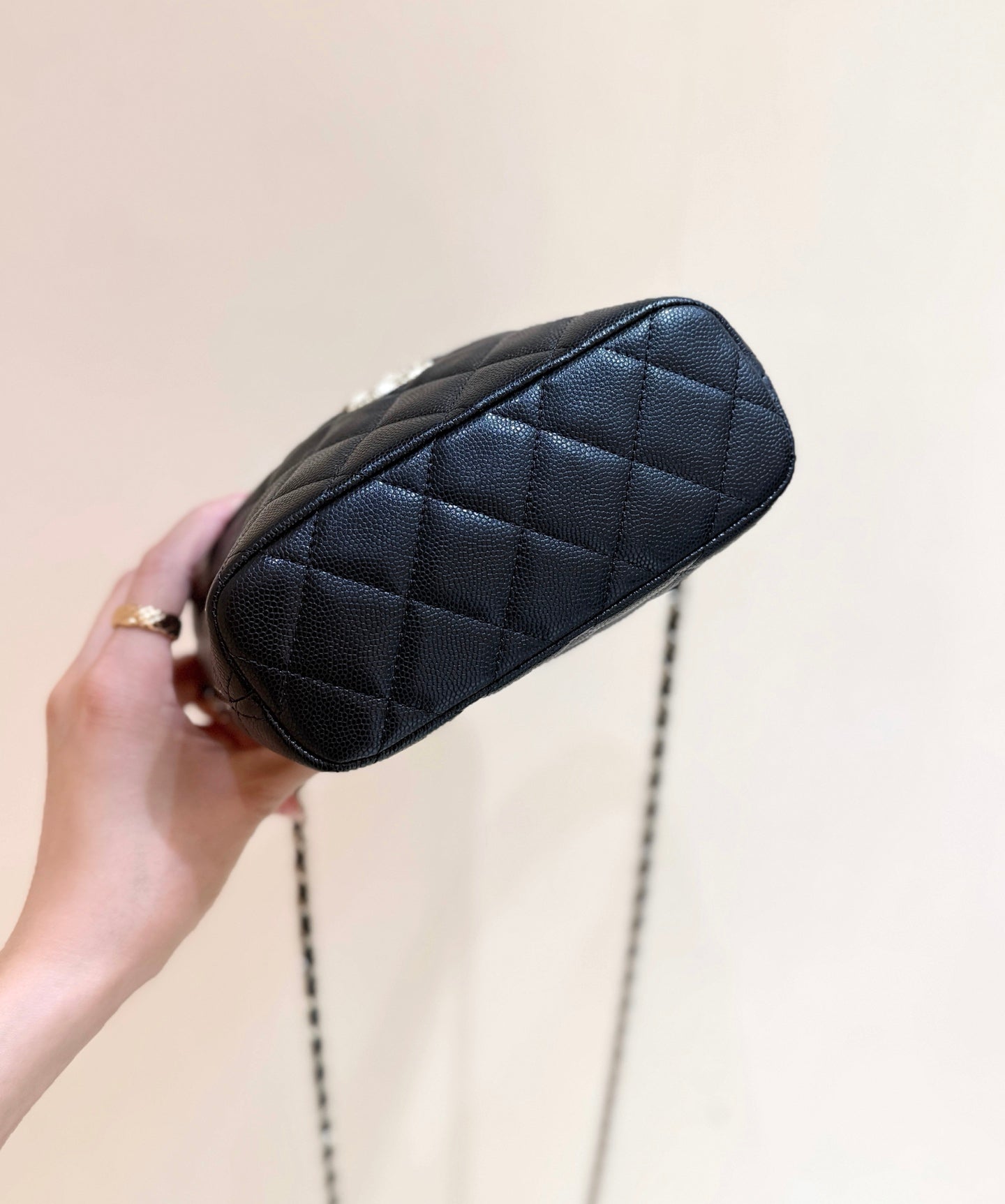 CHANEL 25S HOBO BAG 21 IN BLACK GRAINED CALFSKIN EMBELLISHED LOGO