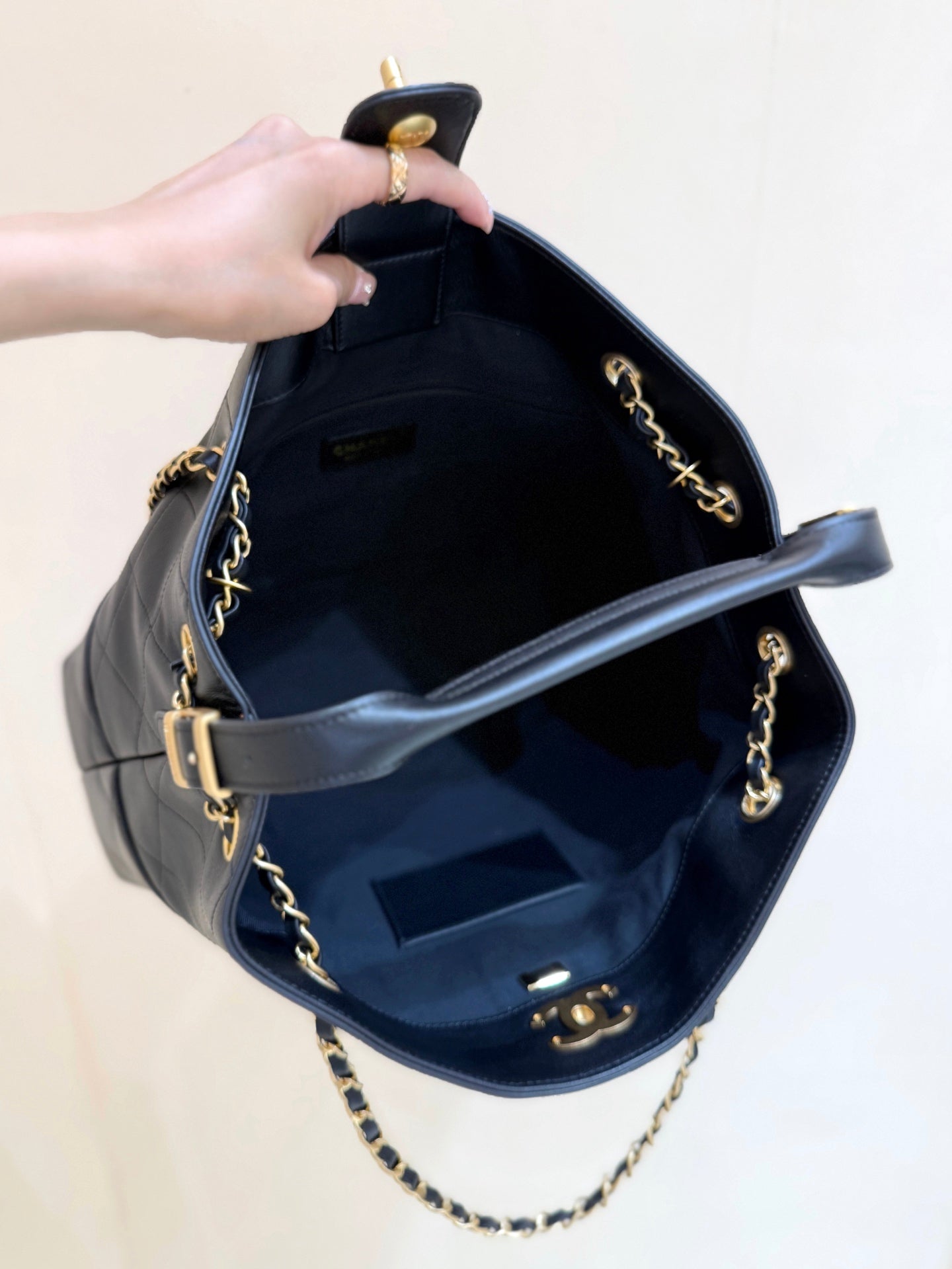 CHANEL 25S LARGE HOBO BAG 36 IN BLACK CALFSKIN GOLD HARDWARE