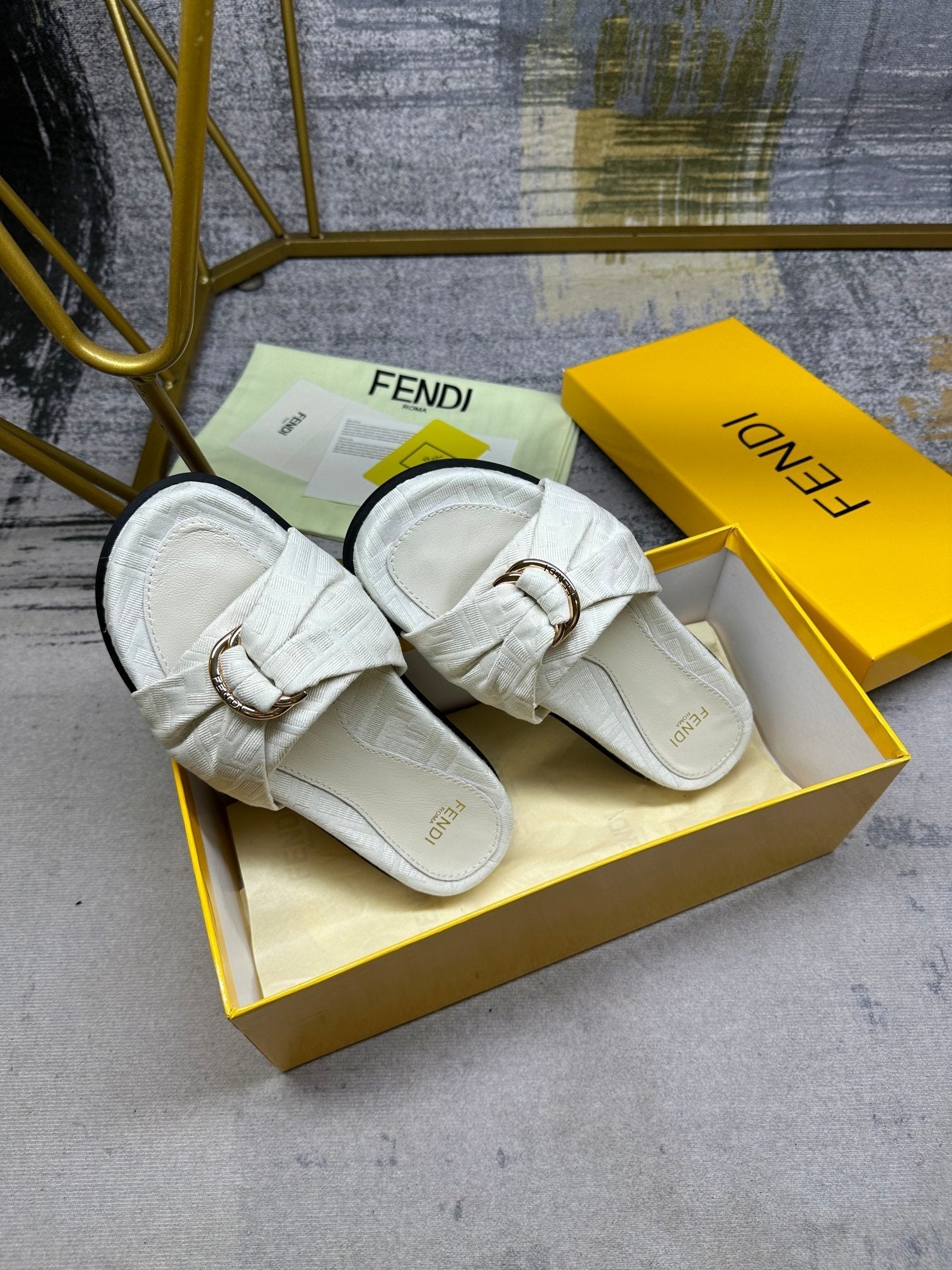 FF Feel 10 White FF jacquard Slide