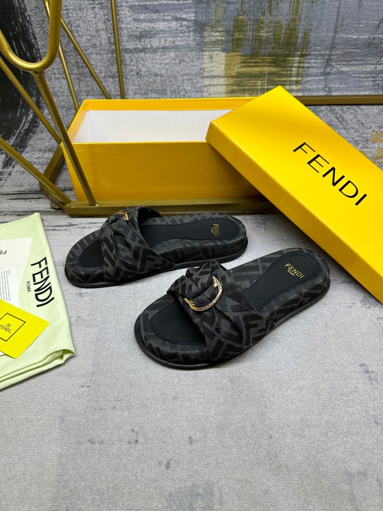 FF Feel 10 Black FF jacquard Slide