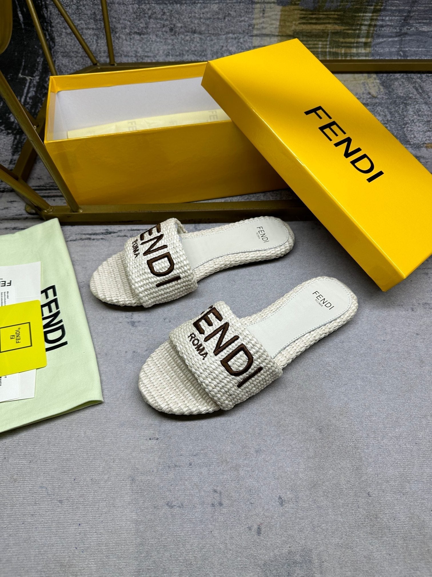 FF Signature 10 White Cotton Fibre Slide