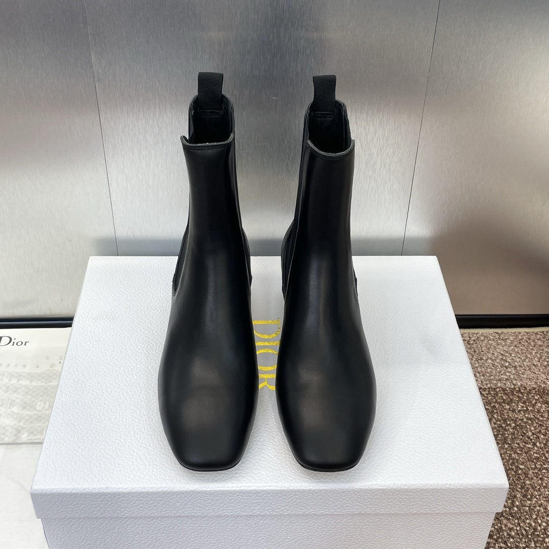 DIOR 25S ANKLE BOOT IN BLACK CALFSKIN