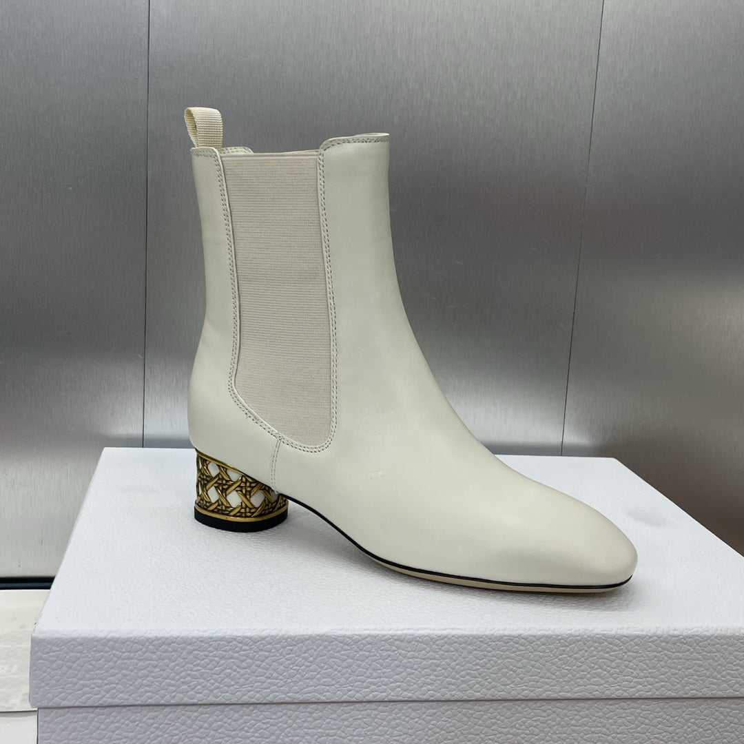 DIOR 25S ANKLE BOOT IN WHITE CALFSKIN