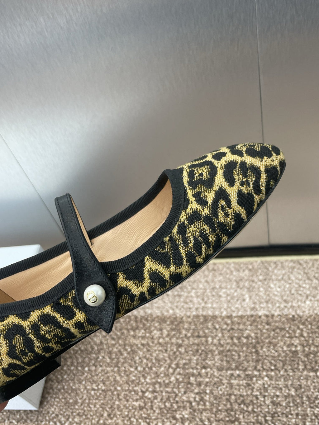 BALLET FLAT CAMEL PONY HAIR CALFSKIN WITH BROWN LEOPARD MOTIF