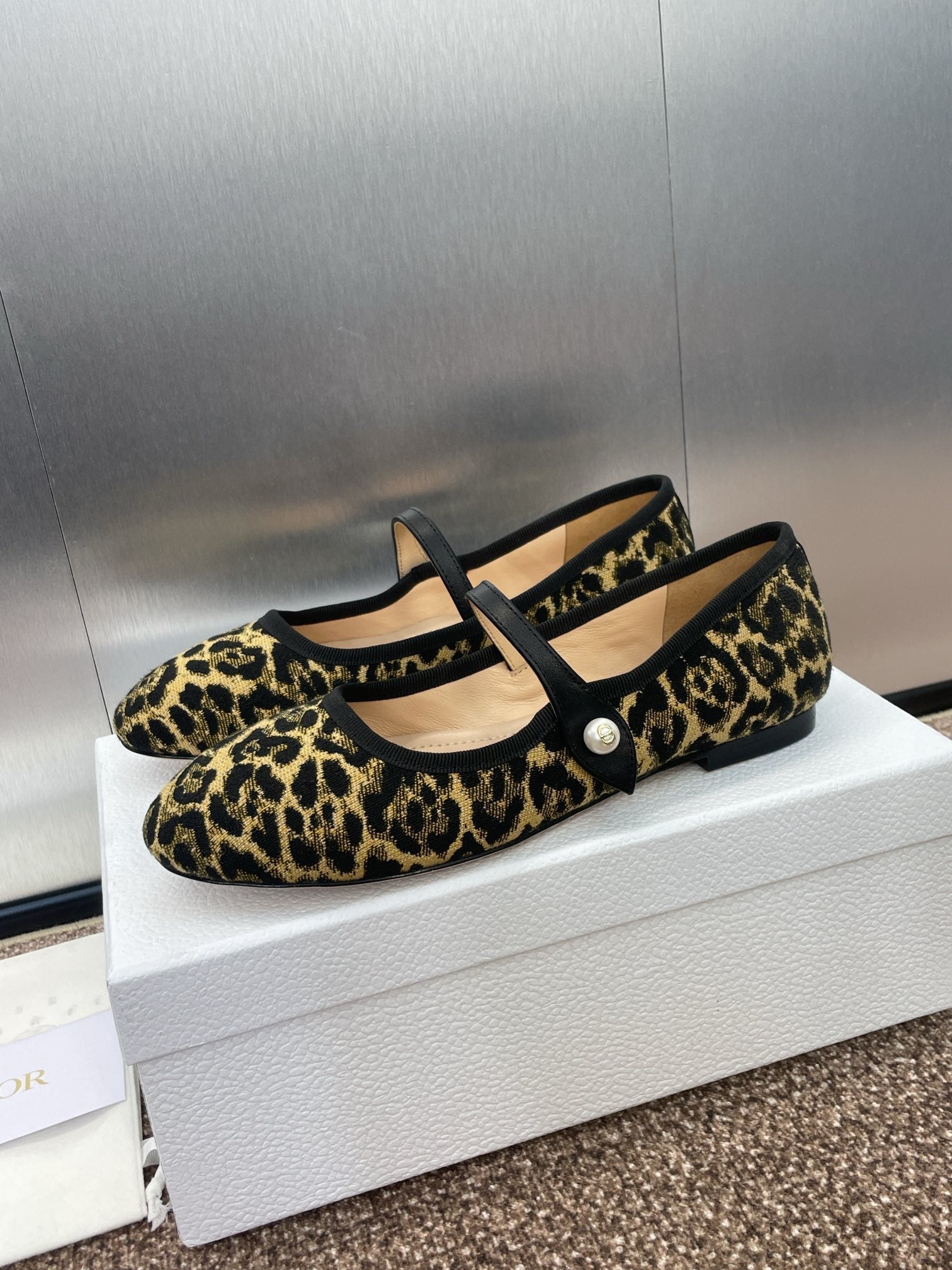 BALLET FLAT CAMEL PONY HAIR CALFSKIN WITH BROWN LEOPARD MOTIF