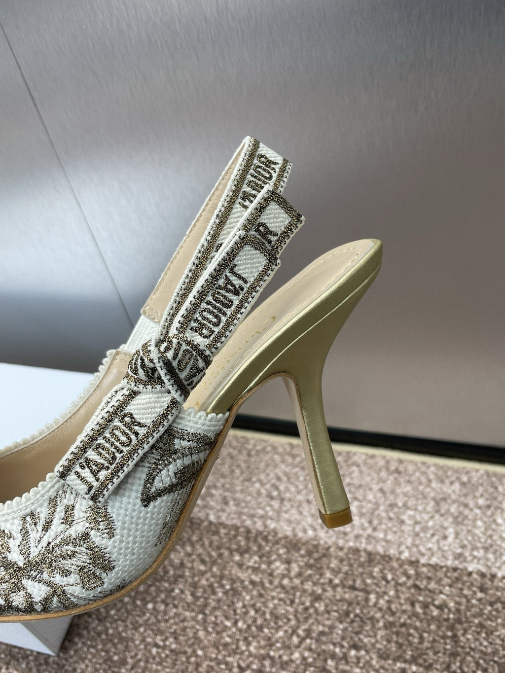 J'ADIOR HIGH SLINGBACK PUMP WHITE AND GOLD-TONE MILLEFIORI JACQUARD 95 MM