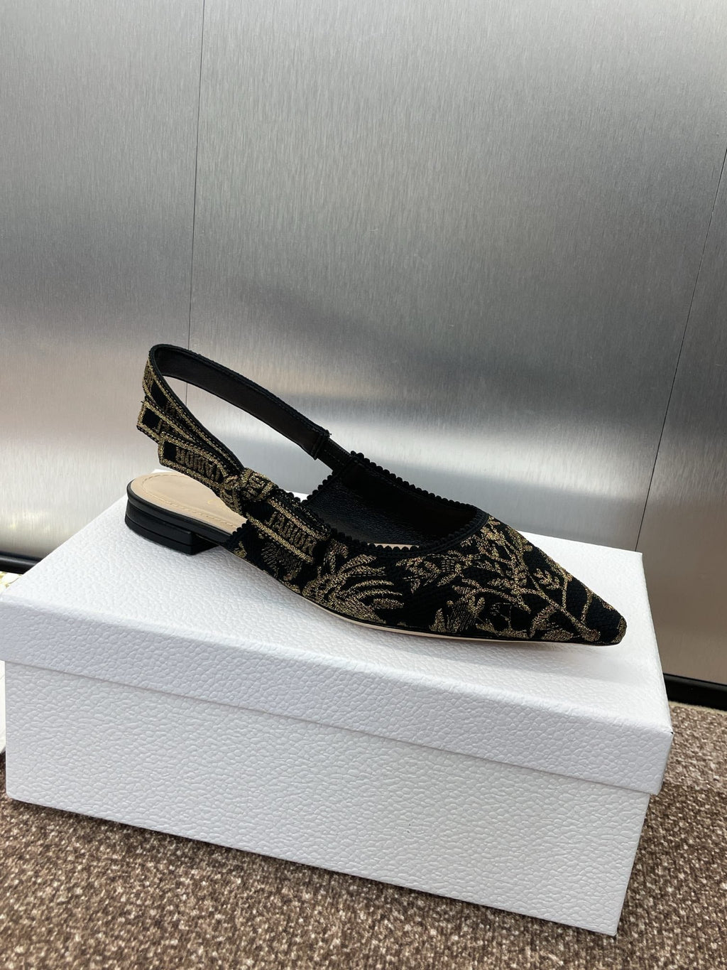 J'ADIOR SLINGBACK PUMP BLACK AND GOLD-TONE MILLEFIORI JACQUARD