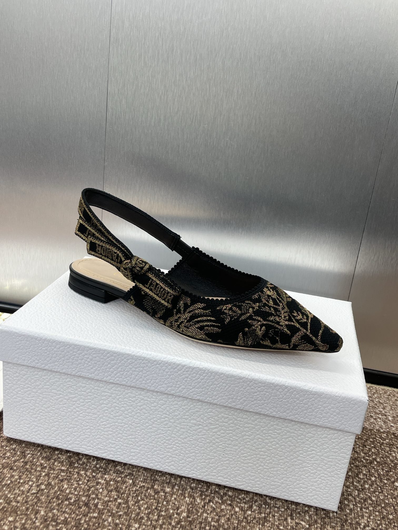 J'ADIOR SLINGBACK PUMP BLACK AND GOLD-TONE MILLEFIORI JACQUARD