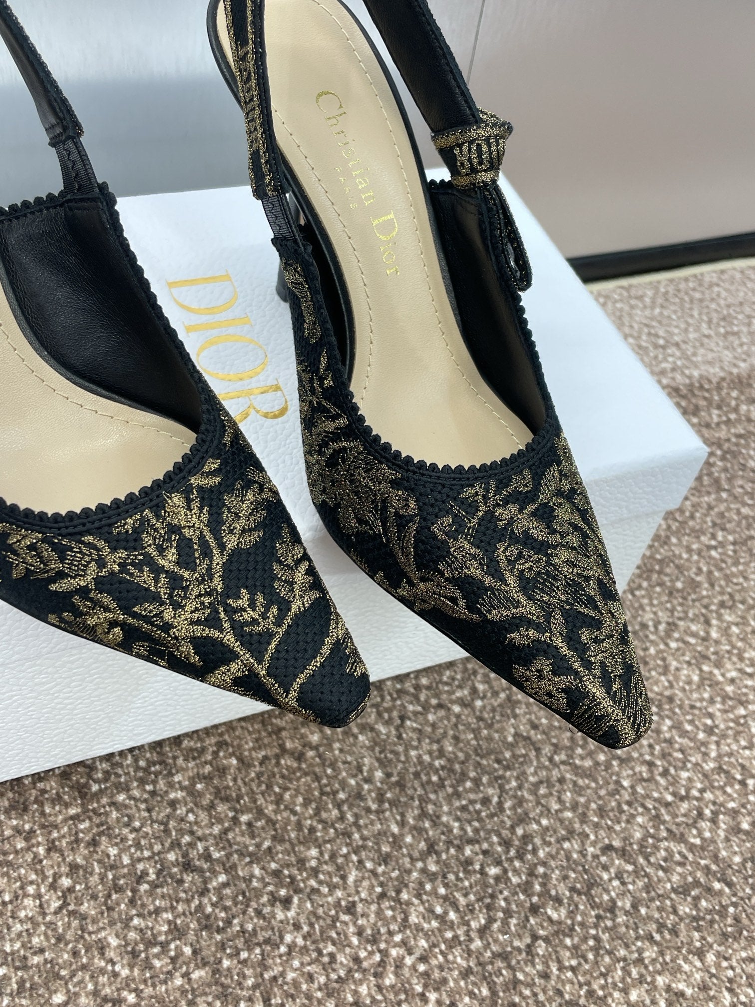 J'ADIOR HIGH SLINGBACK PUMP BLACK AND GOLD-TONE MILLEFIORI JACQUARD 95 MM