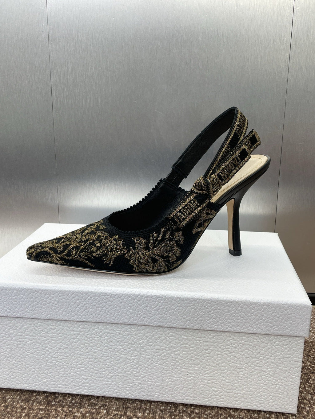 J'ADIOR HIGH SLINGBACK PUMP BLACK AND GOLD-TONE MILLEFIORI JACQUARD 95 MM