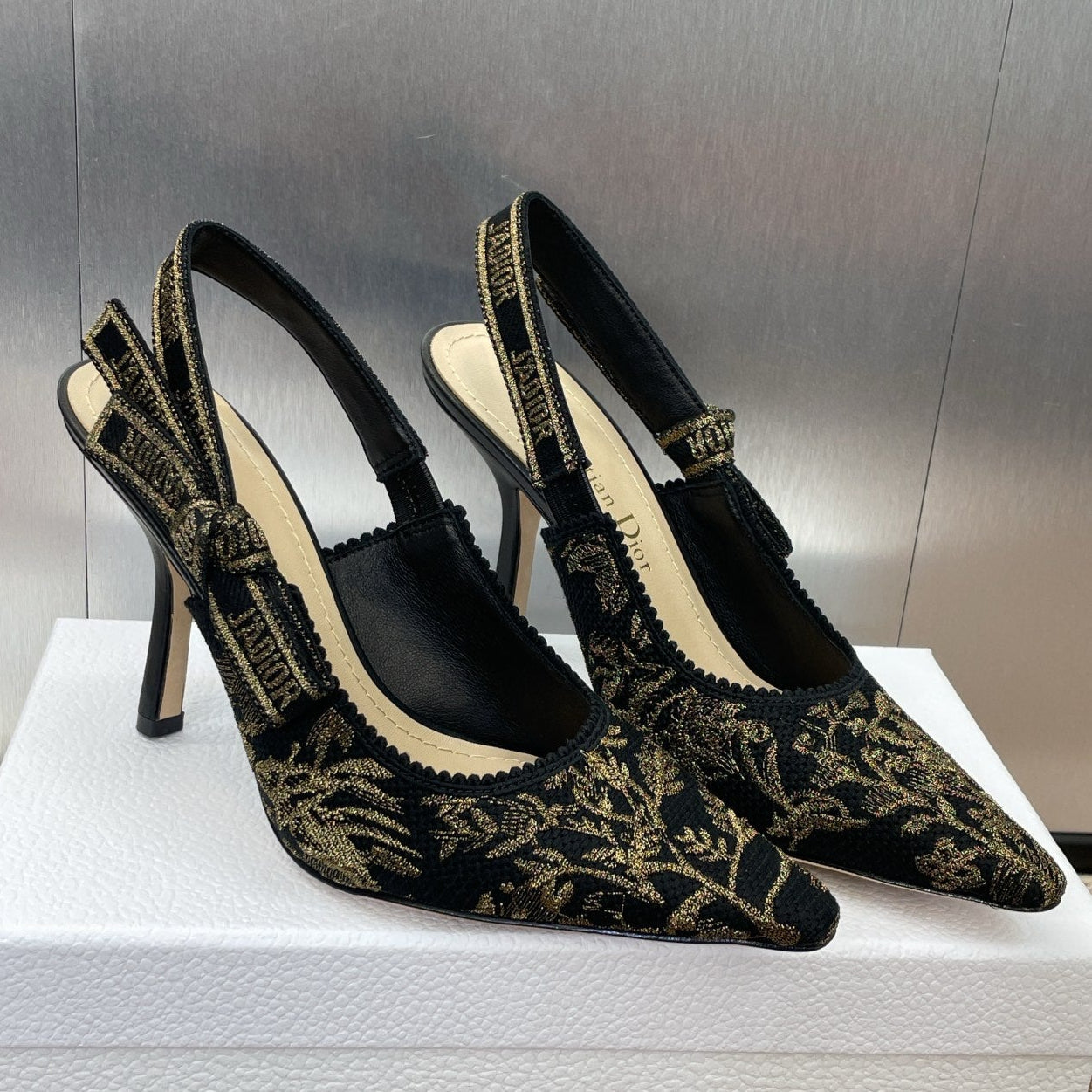 J'ADIOR HIGH SLINGBACK PUMP BLACK AND GOLD-TONE MILLEFIORI JACQUARD 95 MM