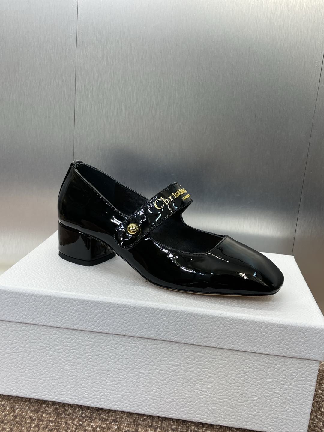 MEDIUM 35 MM HEEL PUMP IN BLACK PATENT CALFSKIN