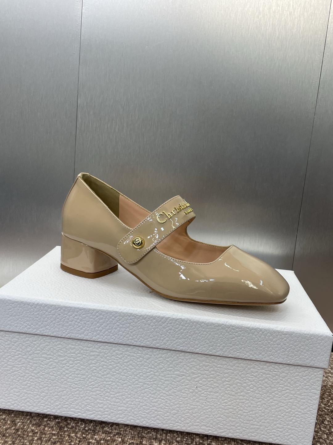 MEDIUM 35 MM HEEL PUMP IN CAMEL BEIGE PATENT CALFSKIN