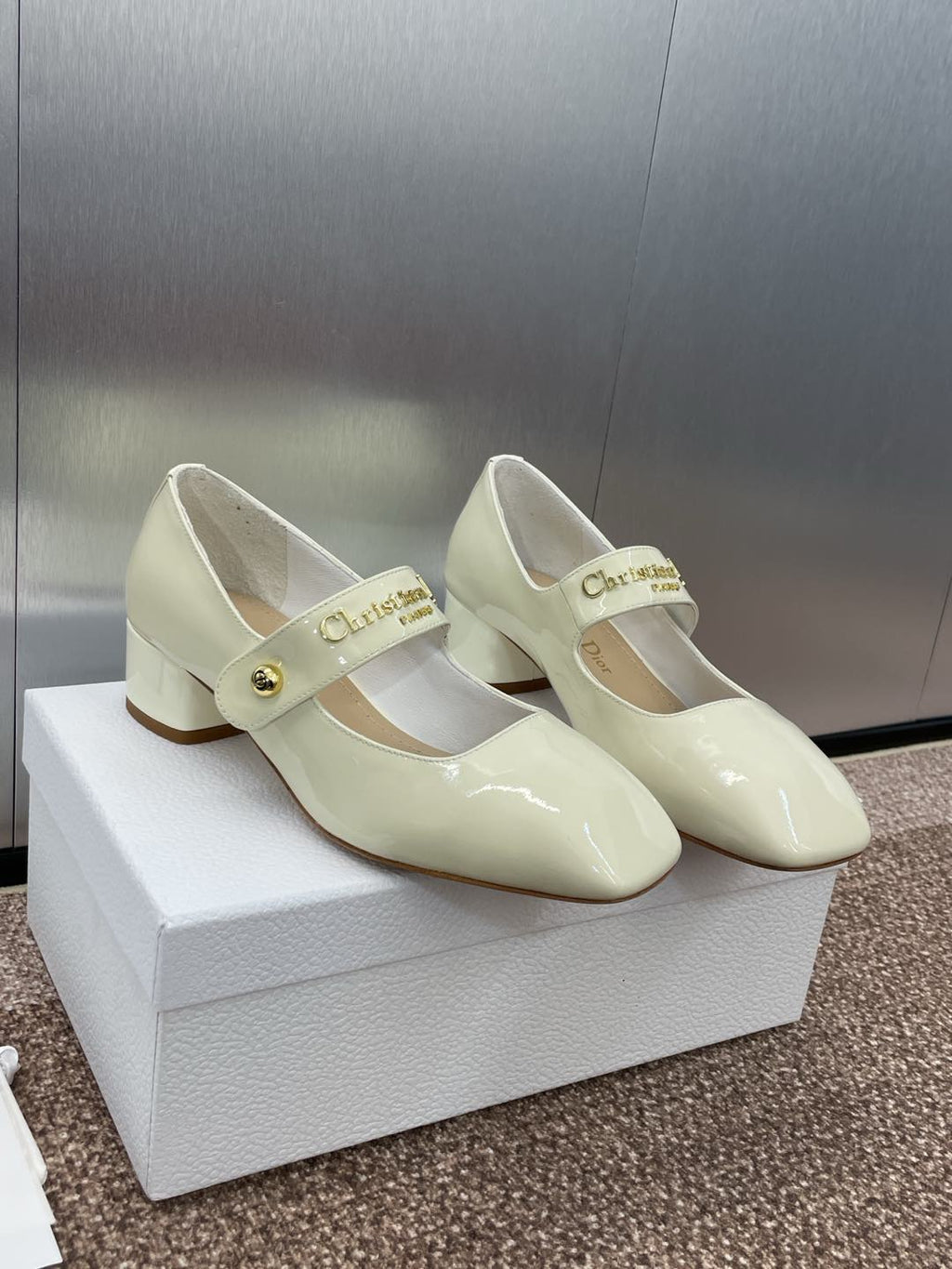 MEDIUM 35 MM HEEL PUMP IN WHITE PATENT CALFSKIN