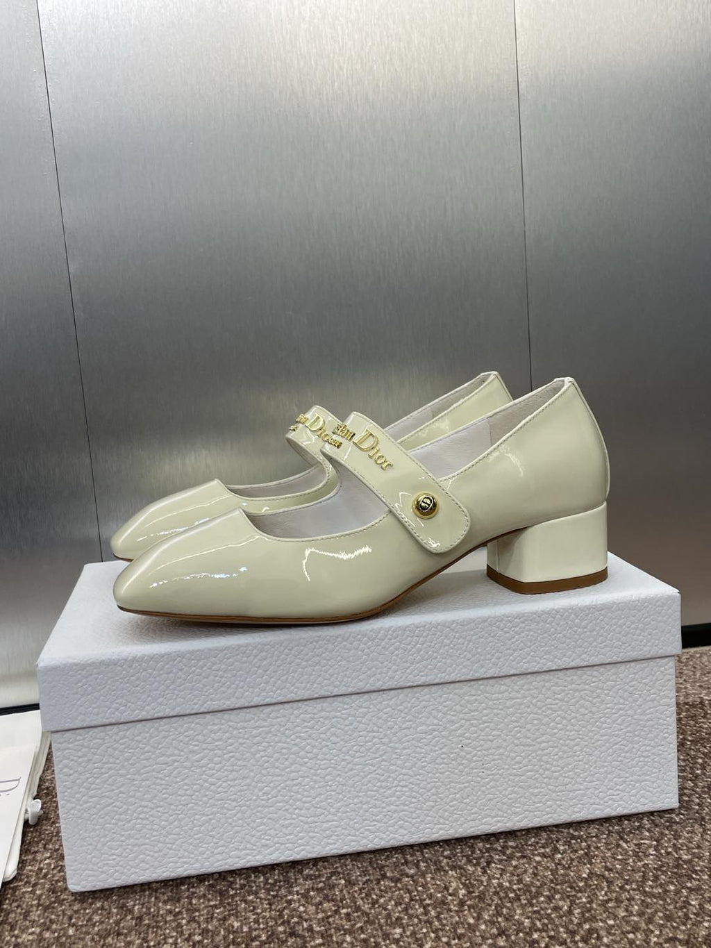 MEDIUM 35 MM HEEL PUMP IN WHITE PATENT CALFSKIN