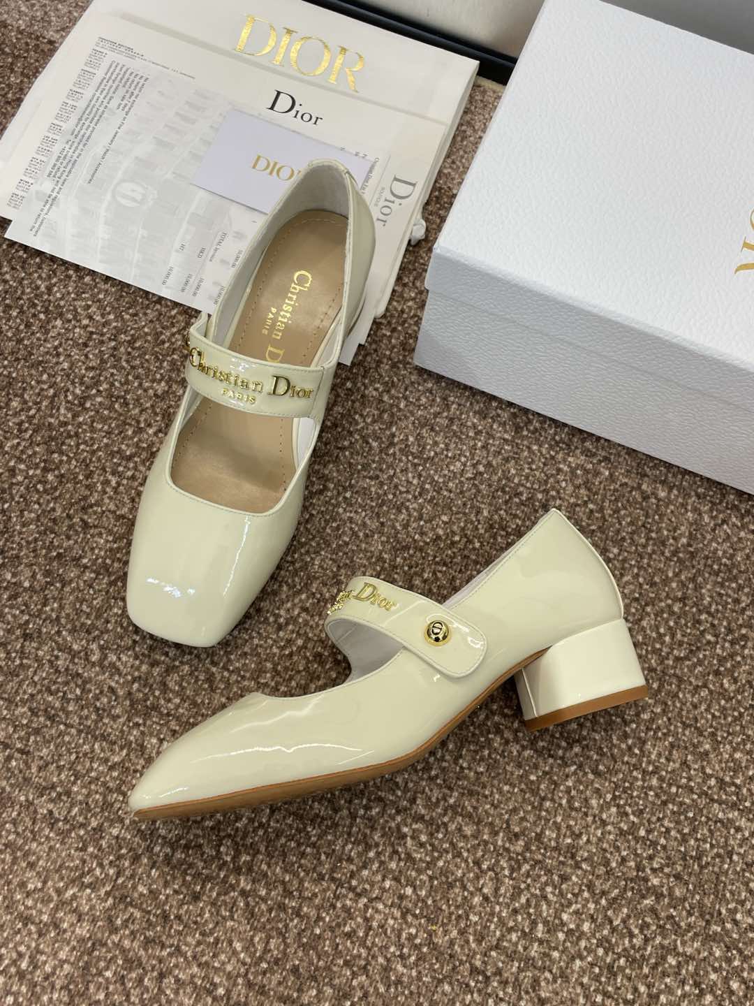 MEDIUM 35 MM HEEL PUMP IN WHITE PATENT CALFSKIN