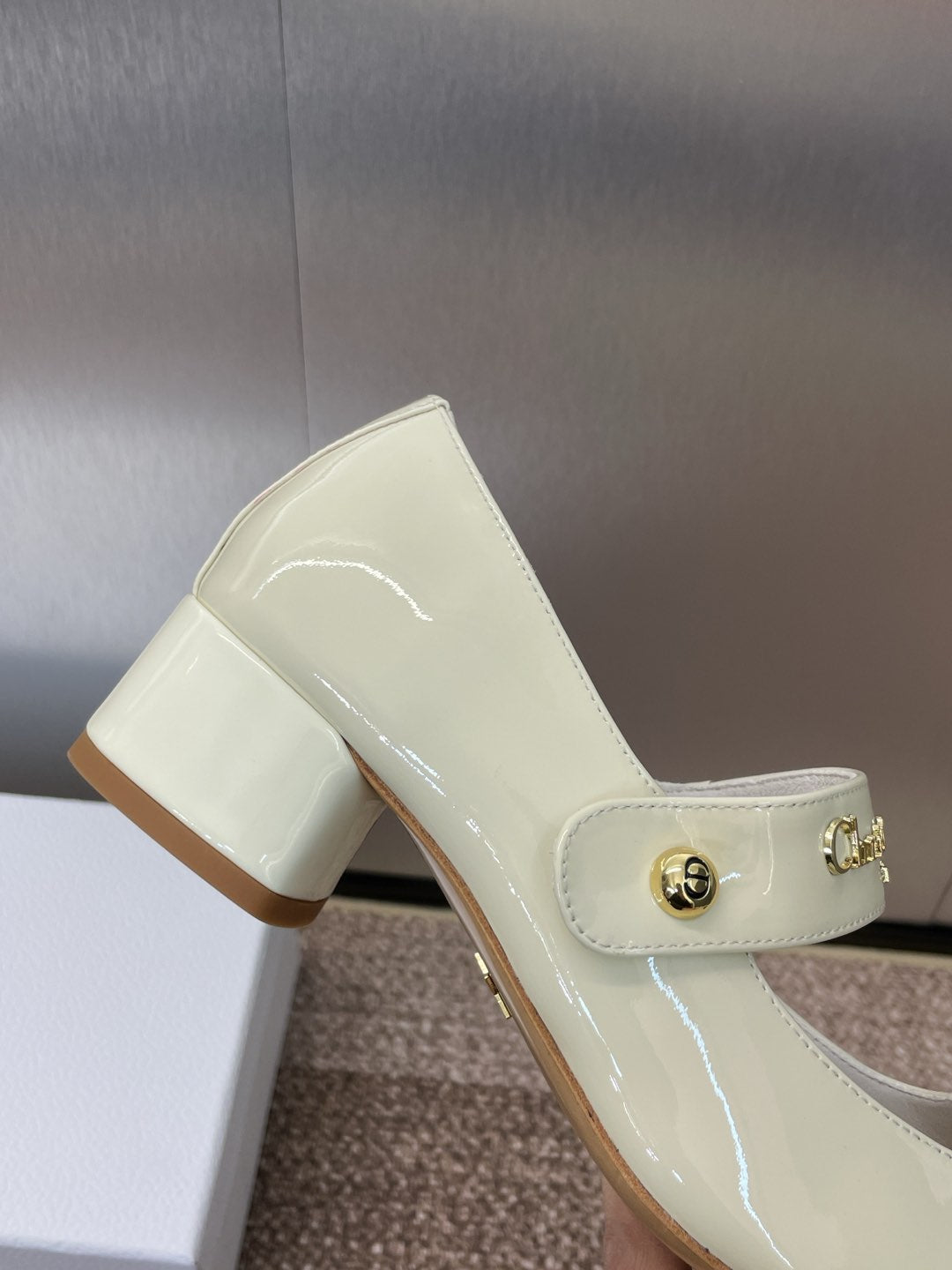 MEDIUM 35 MM HEEL PUMP IN WHITE PATENT CALFSKIN