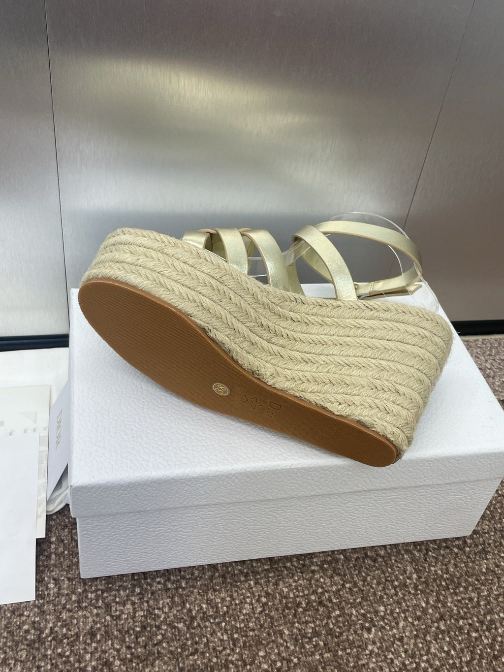 D-CLUB 25S HIGH HEEL WEDGE 100MM IN GOLD GLOSSY CALFSKIN RAFFIA SOLE