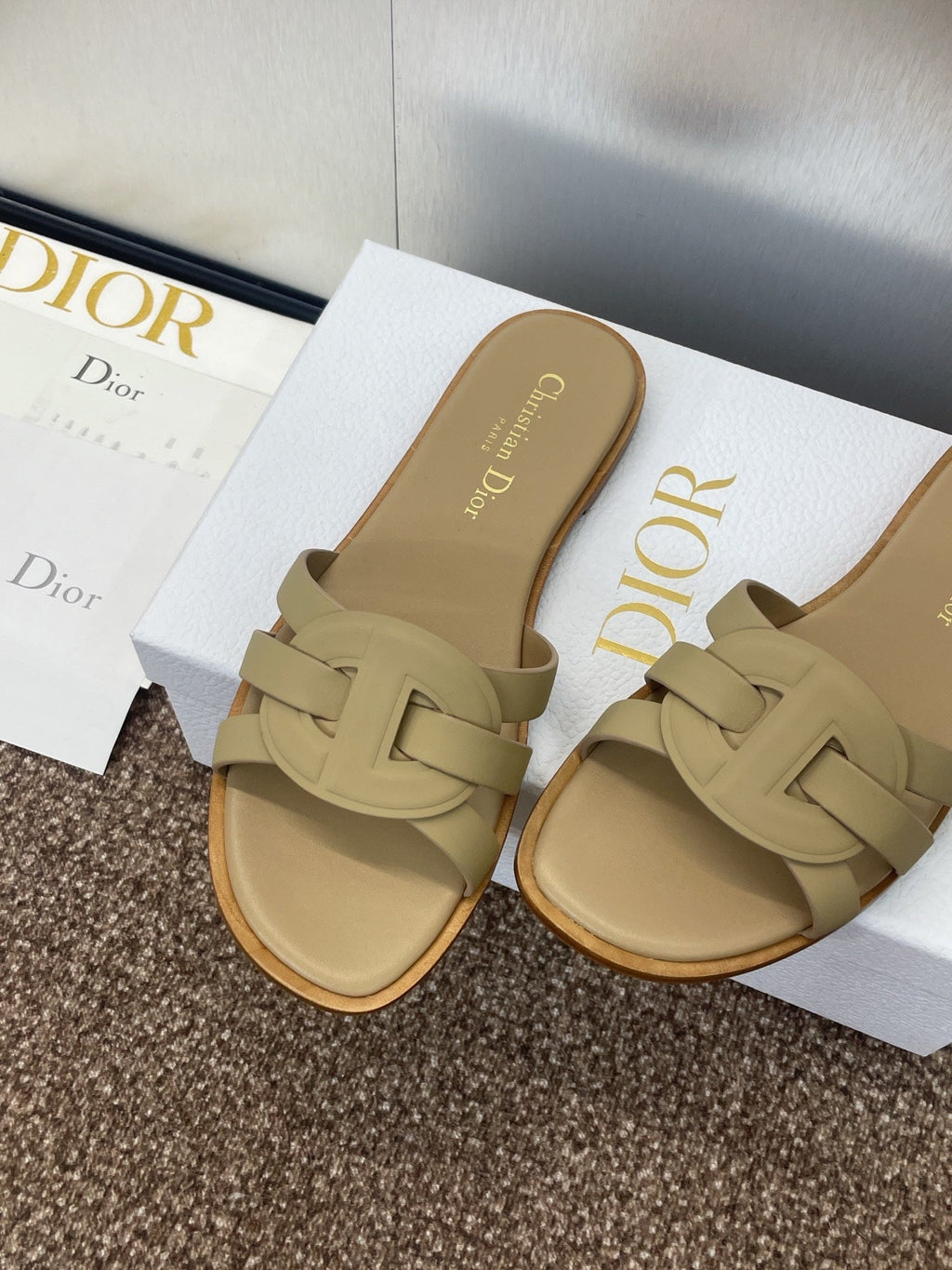D-CLUB SLIDE SANDAL 25S IN GOLDEN BEIGE CALFSKIN