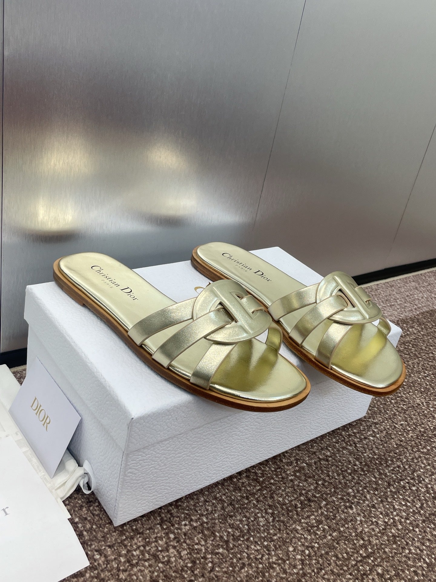 D-CLUB SLIDE SANDAL 25S IN GOLD GLOSSY CALFSKIN