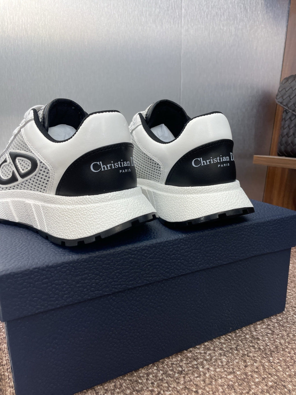 DIOR 25S D-RUN'N COUPLE SNEAKERS IN WHITE BLACK CALFSKIN AND MESH