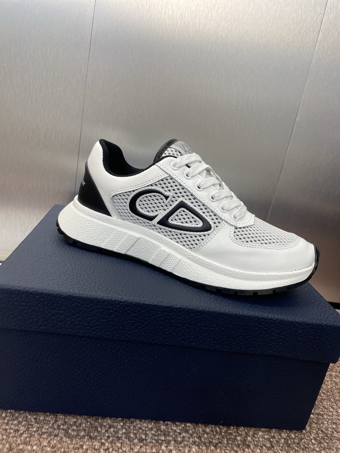 DIOR 25S D-RUN'N COUPLE SNEAKERS IN WHITE BLACK CALFSKIN AND MESH