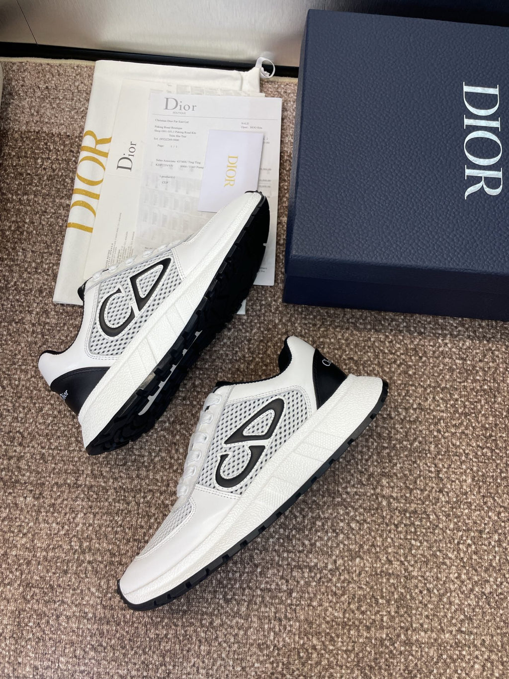 DIOR 25S D-RUN'N COUPLE SNEAKERS IN WHITE BLACK CALFSKIN AND MESH