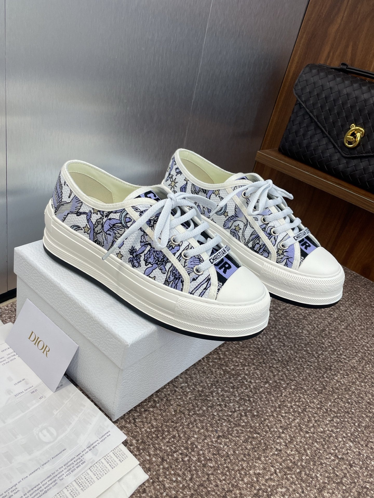 DIOR 25S WALK'N' SNEAKER IN BLUE TOILE DE JOUY EMBROIDERED COTTON