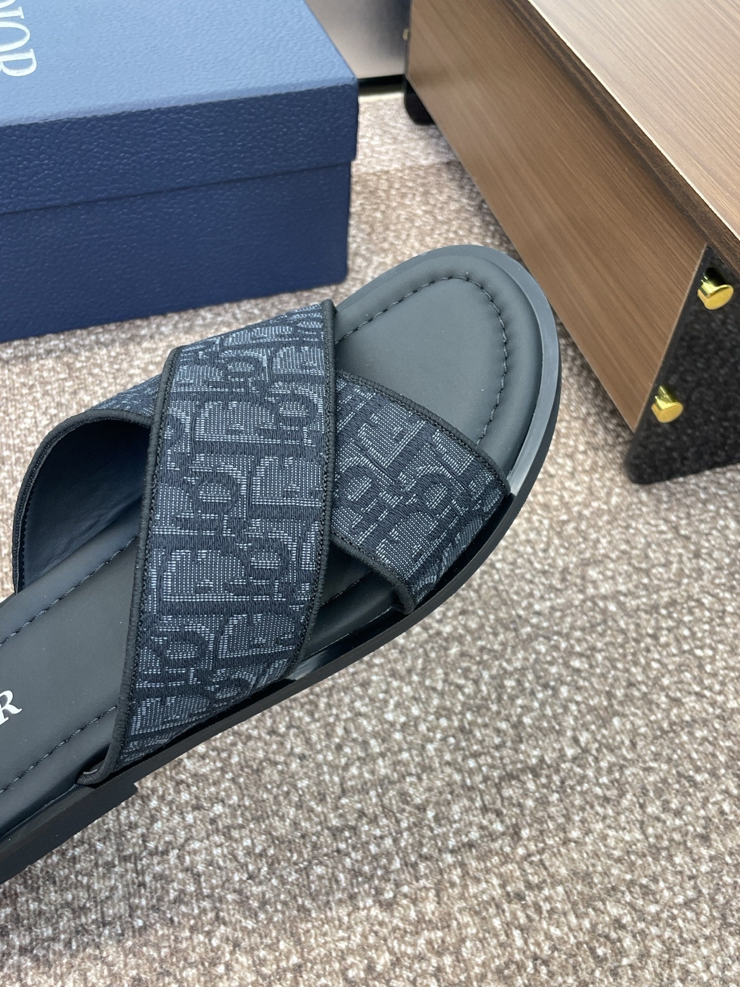 DIOR 25S ALIAS CROSS-STRAP SLIDES IN BLACK CALFSKIN WITH CD OBLIQUE DARK BLUE LOGO