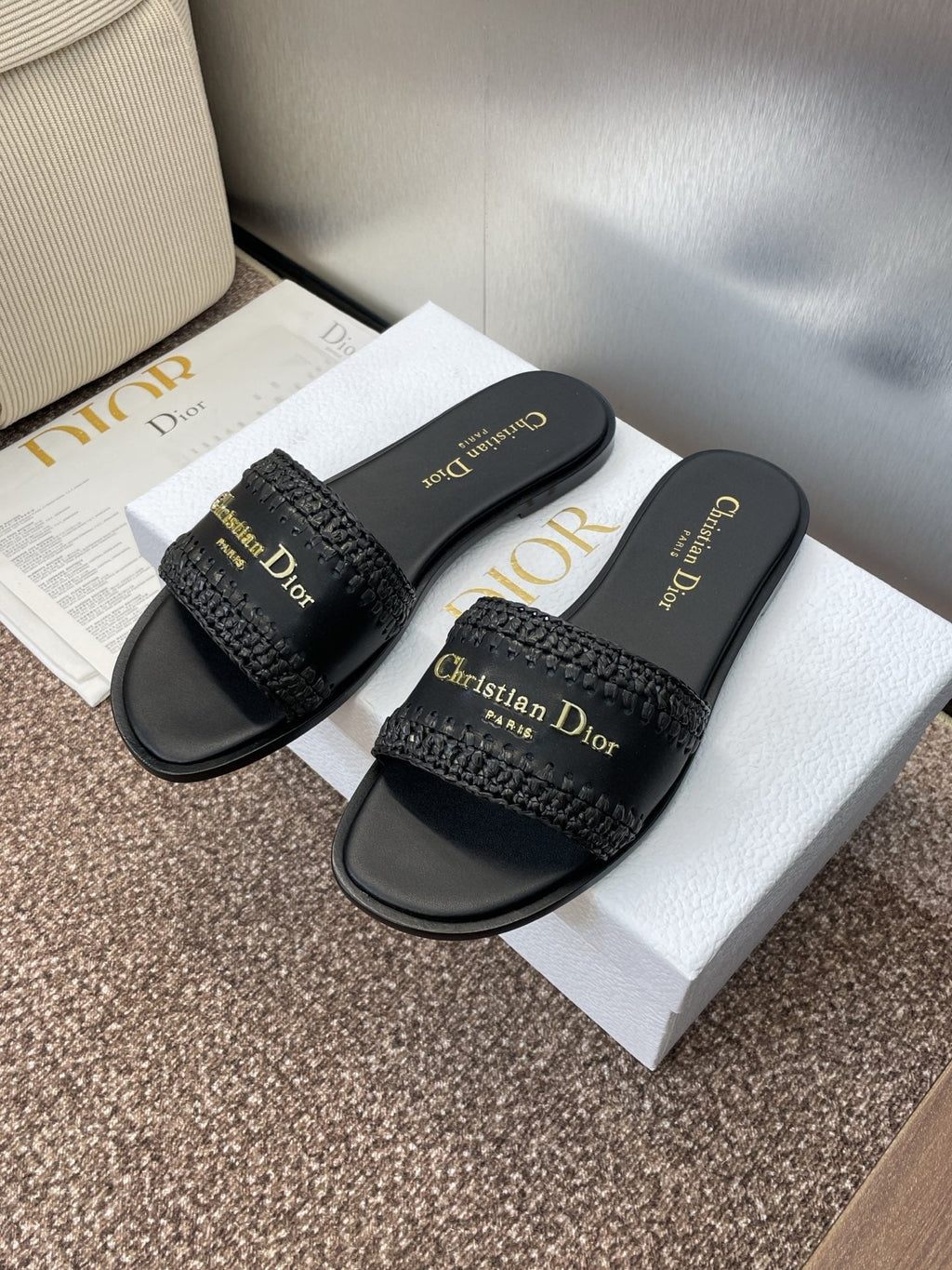 DIOR 25S D-LANE SLIDE BLACK CALFSKIN AND BLACK BRAIDED RAFFIA