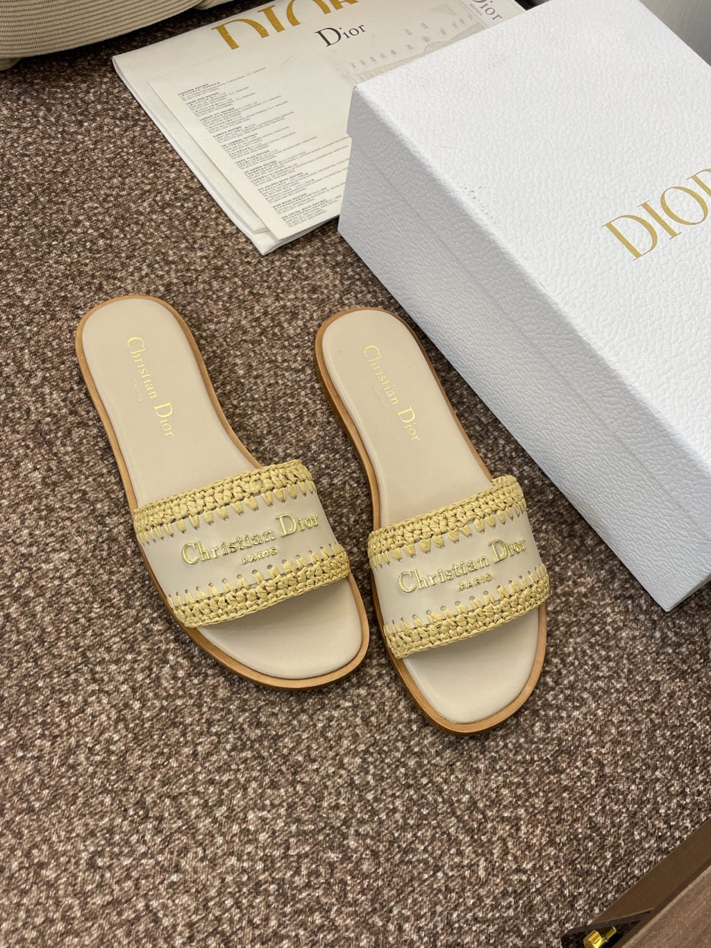 DIOR 25S D-LANE SLIDE LIGHT BEIGE CALFSKIN AND YELLOW BRAIDED RAFFIA