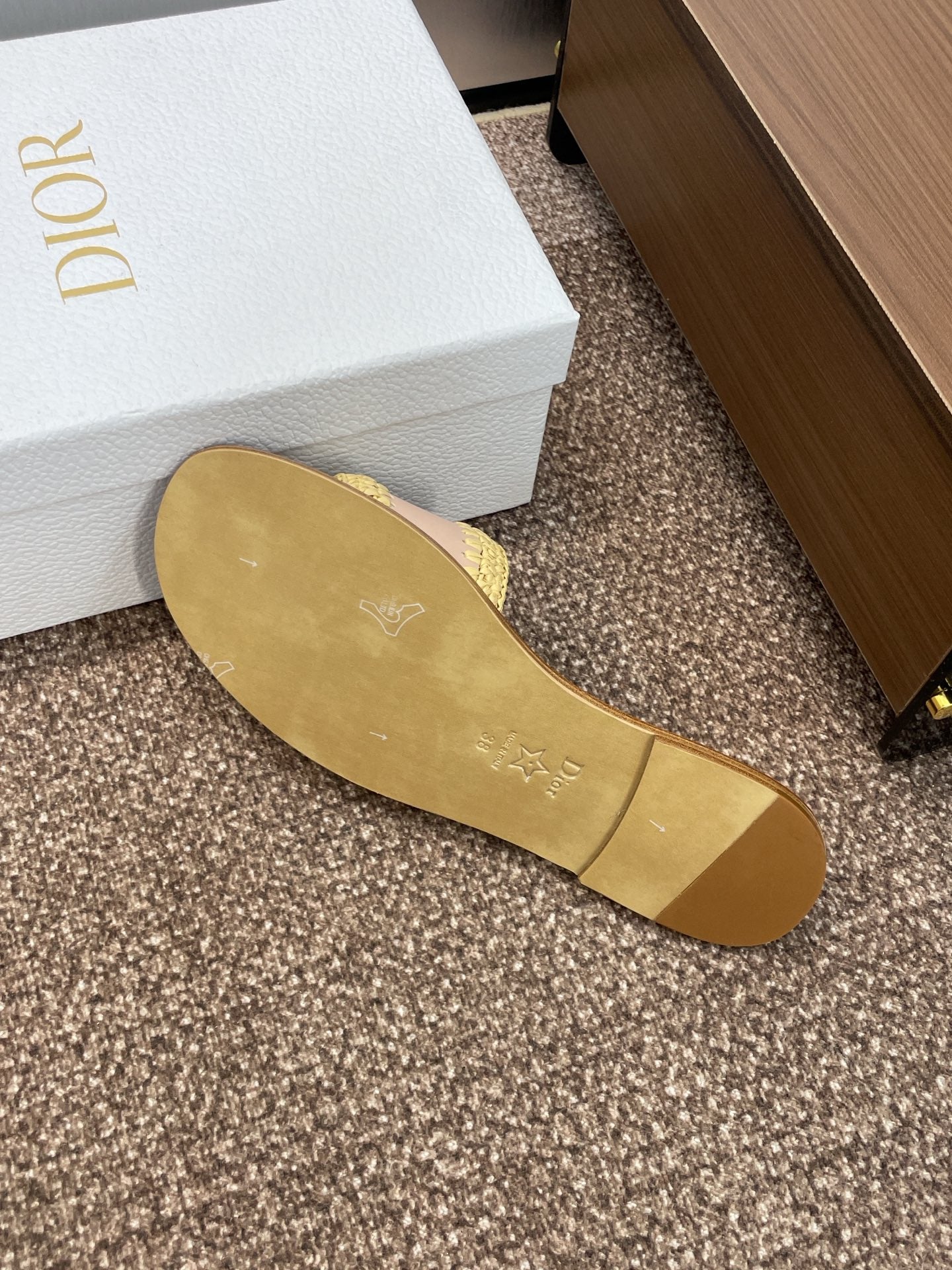 DIOR 25S D-LANE SLIDE NUDE CALFSKIN AND YELLOW BRAIDED RAFFIA