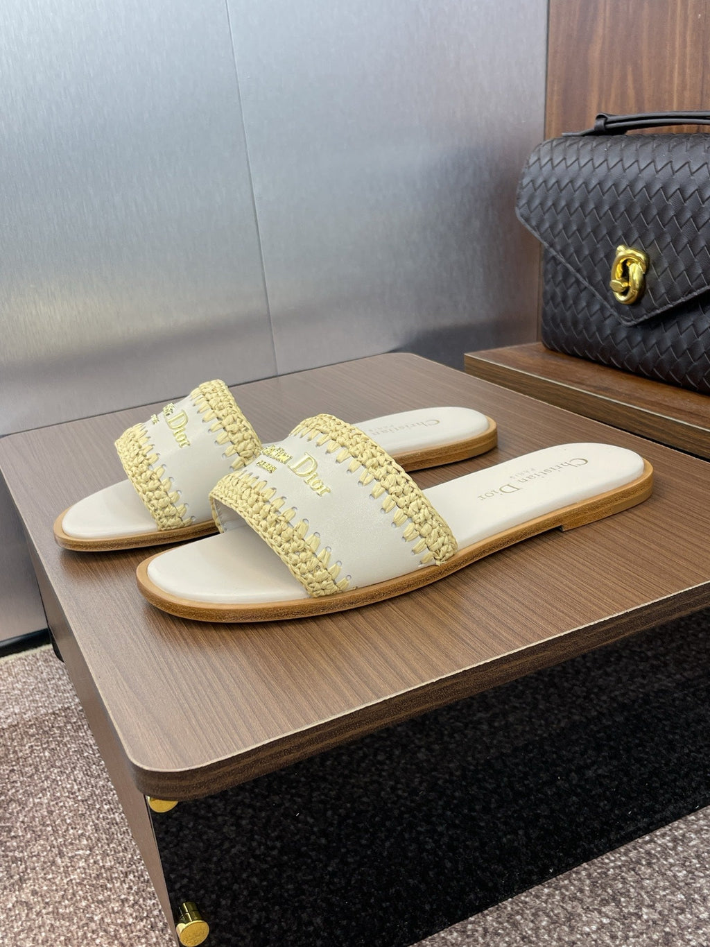 DIOR 25S D-LANE SLIDE LIGHT BEIGE CALFSKIN AND YELLOW BRAIDED RAFFIA