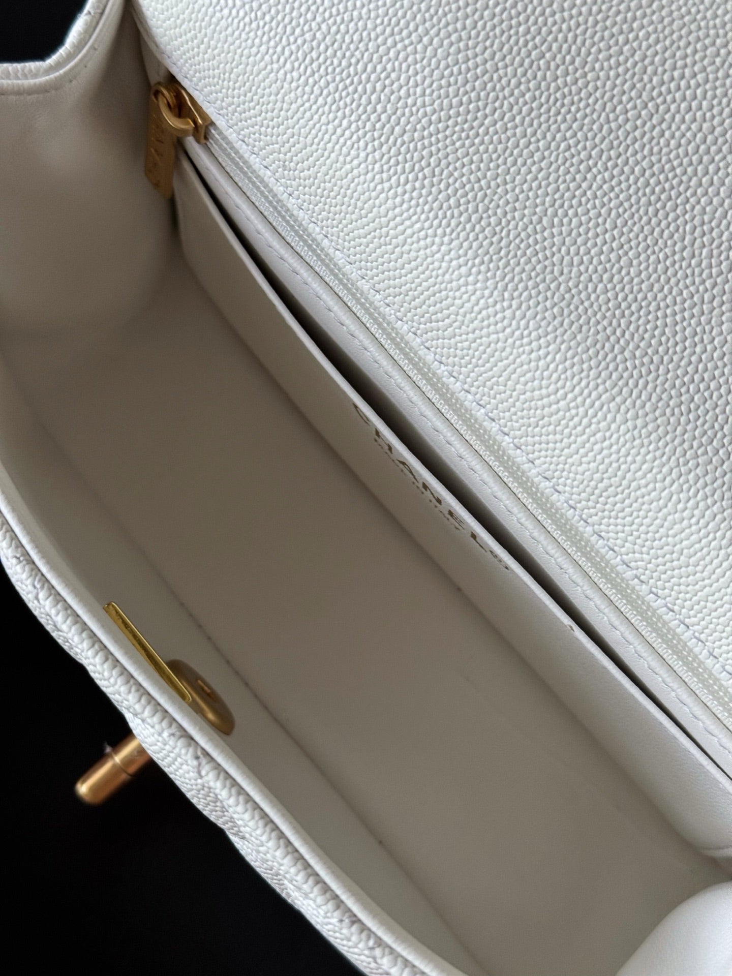 CHANEL 25S FLAP BAG 20 CM IN WHITE CAVIAR LEATHER WITH GOLD HARDWARE
