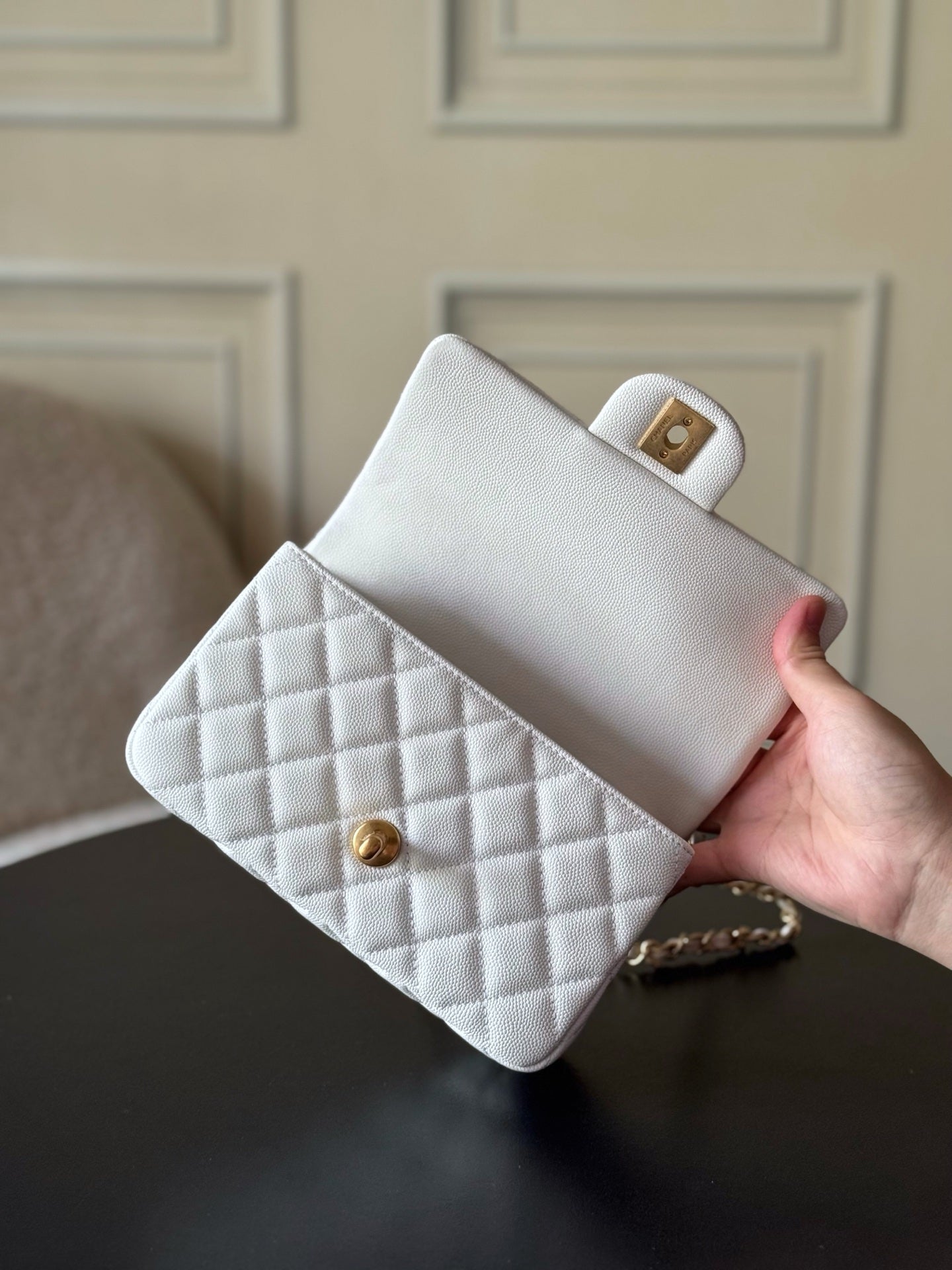 CHANEL 25S FLAP BAG 20 CM IN WHITE CAVIAR LEATHER WITH GOLD HARDWARE
