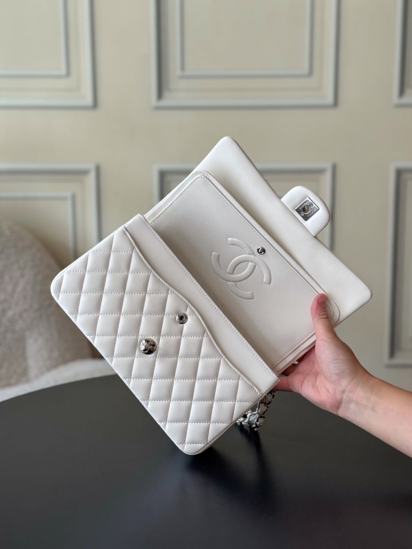 CHANEL 25S CLASSIC FLAP BAG 25 CM IN WHITE LAMBSKIN WITH SILVER HARDWARE