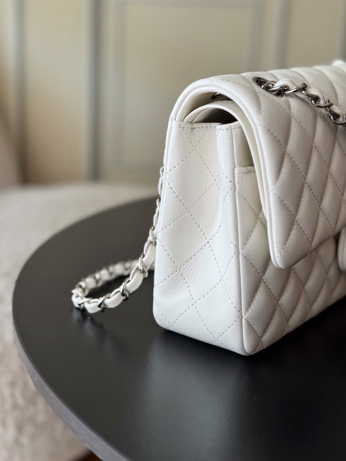 CHANEL 25S CLASSIC FLAP BAG 25 CM IN WHITE LAMBSKIN WITH SILVER HARDWARE