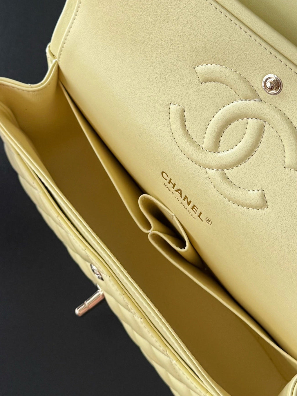 CHANEL 25S CLASSIC FLAP BAG 25 CM IN PALE BEIGE YELLOW LAMBSKIN WITH GOLD HARDWARE