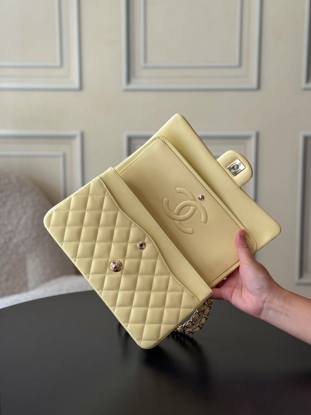 CHANEL 25S CLASSIC FLAP BAG 25 CM IN PALE BEIGE YELLOW LAMBSKIN WITH GOLD HARDWARE