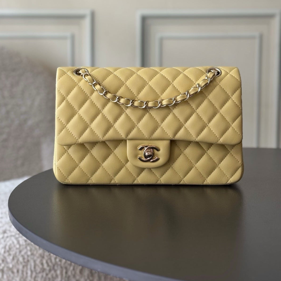 CHANEL 25S CLASSIC FLAP BAG 25 CM IN LIGHT YELLOW LAMBSKIN WITH GOLD HARDWARE