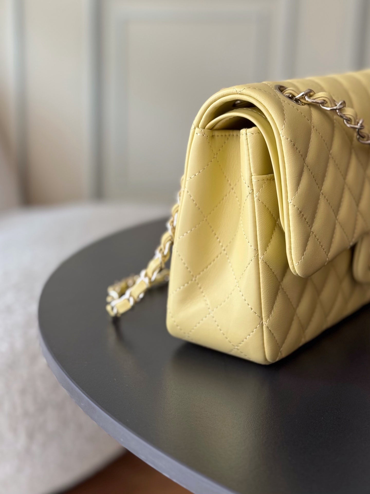 CHANEL 25S CLASSIC FLAP BAG 25 CM IN LIGHT YELLOW LAMBSKIN WITH GOLD HARDWARE