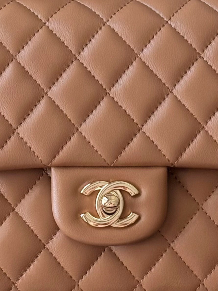 CHANEL 25S CLASSIC FLAP BAG 25 CM IN LIGHT BROWN LAMBSKIN WITH GOLD HARDWARE