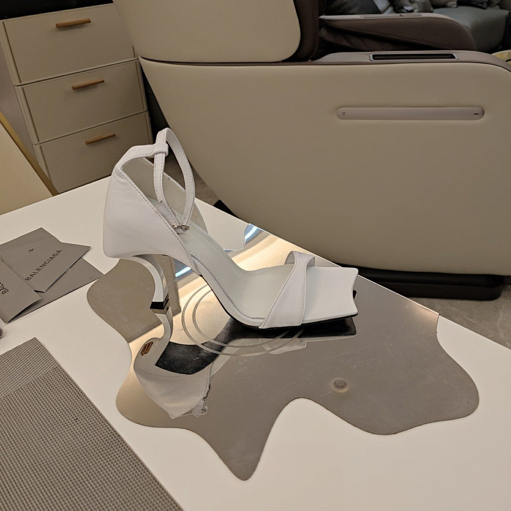 OPEN-TOE CURVED HIGH HEEL SANDALS IN WHITE SMOOTH CALFSKIN