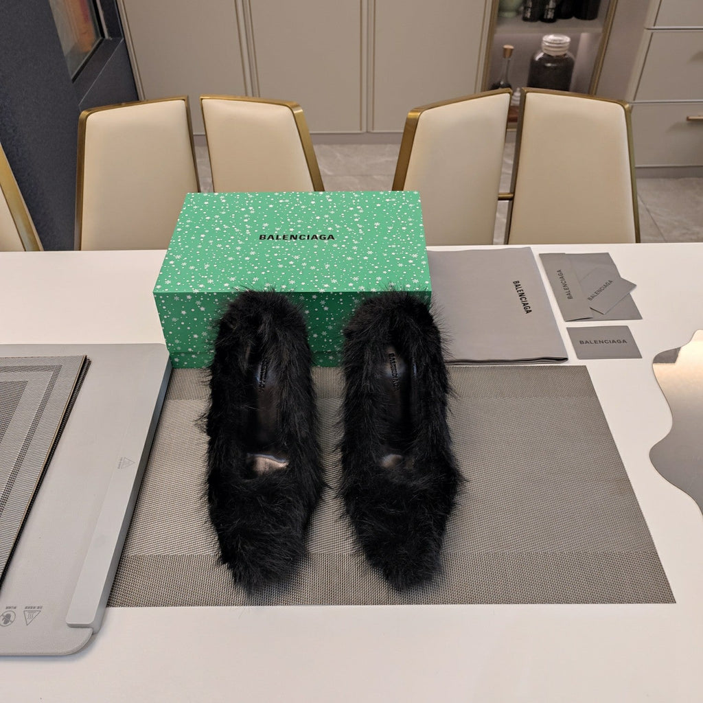 FURRY PUMPS 90MM IN BLACK FOX FUR